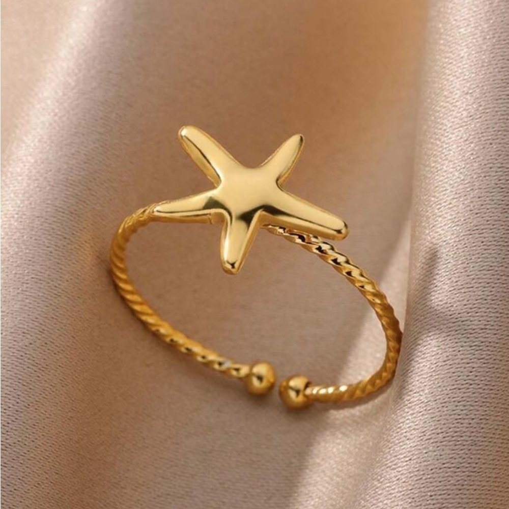 Gold star adjustable ring